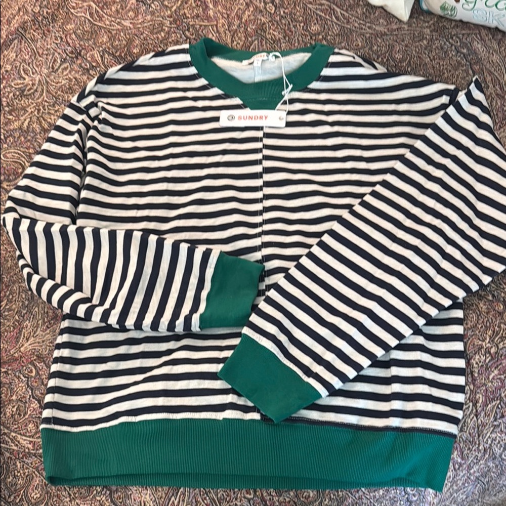 Sundry Asylm Pullover womens's Striped long sleeve tee - Green and White